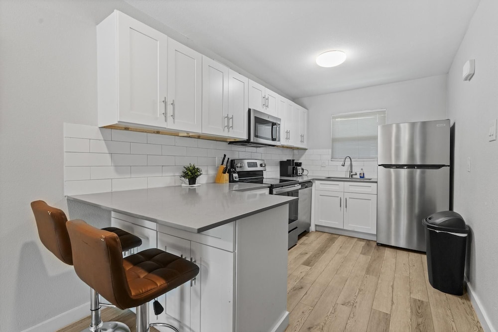 Modern 2BR Near UT Hyde Park Evonify - Property Image 9