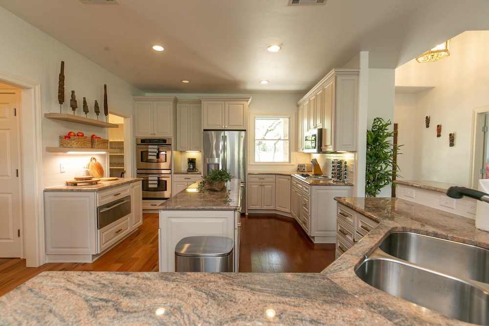 Spicewood Lodge W/pool, Hottub - Property Image 36