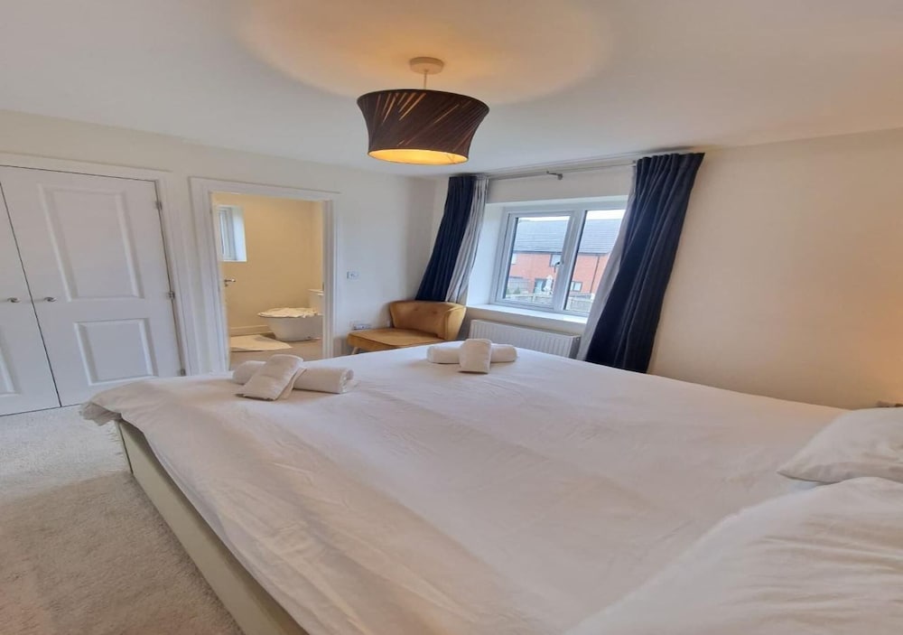 3bedroom Near Nec & Airport W/parking and Garden