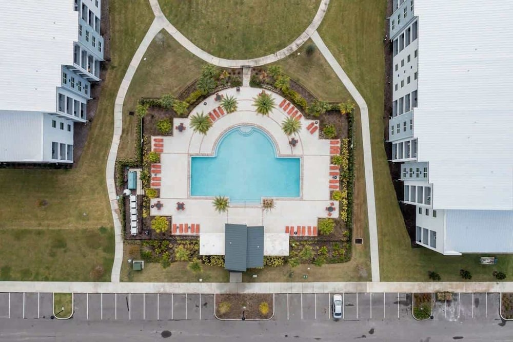 Lake View Resort Condo w Lazy River Near Disney