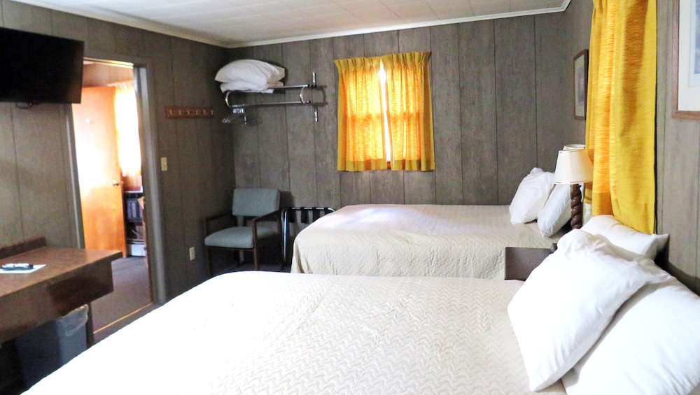 Indianhead Ironwood Motel view 2