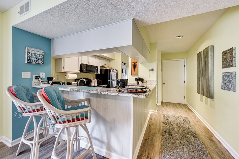 1 Mi to Coast: Myrtle Beach Condo w/ Balconies!