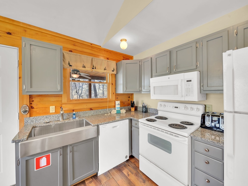 Greenbrier Woods 2 Bedroom Cabin
