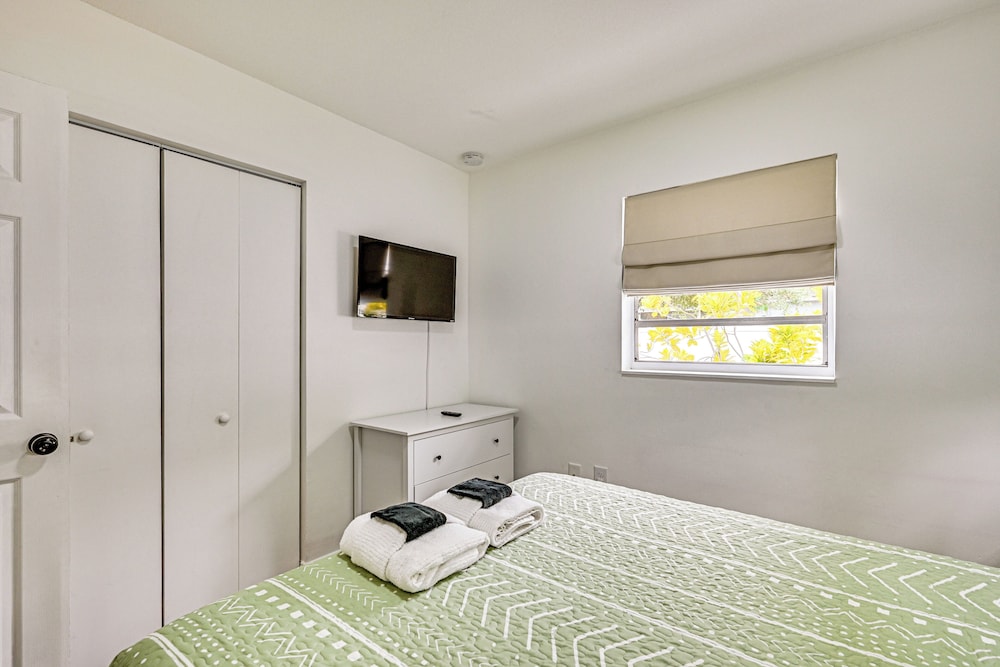 1 Mi to Busch Gardens: Modern Home w/ Private Yard