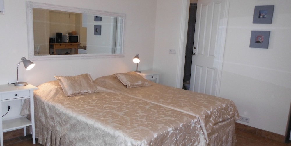 Three Sisters Studio Apartments
