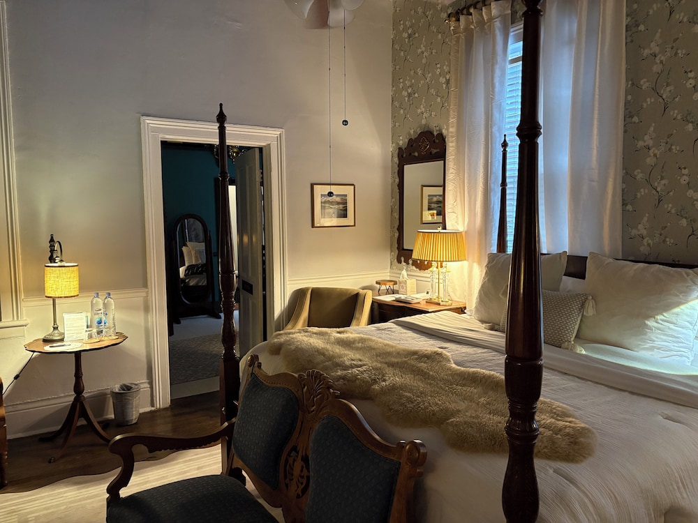 Chesnut Cottage Inn