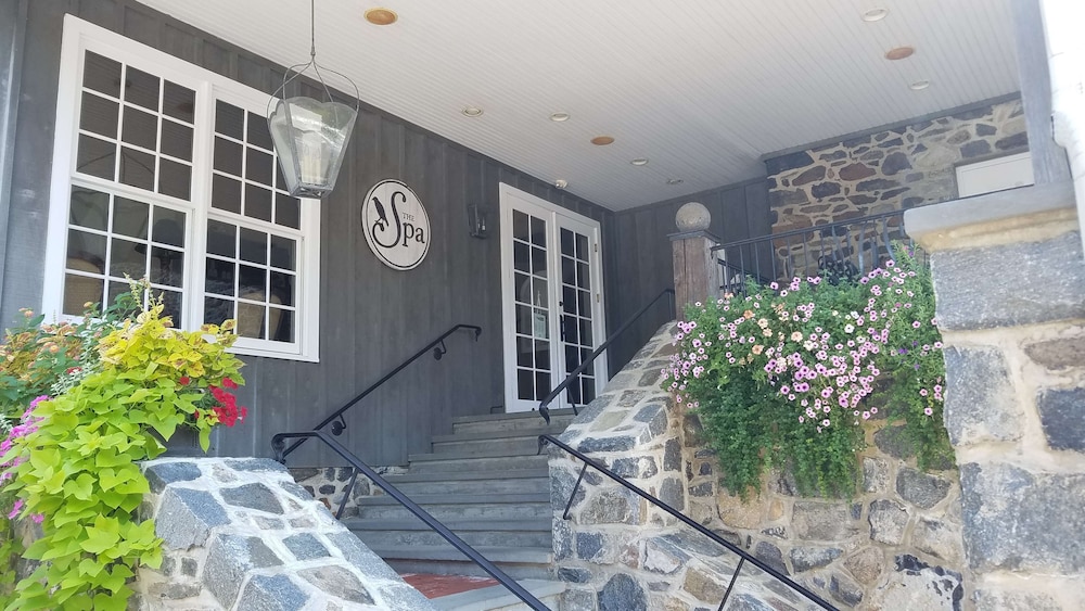 Wilmington Vacations - The Inn at Montchanin Village, a Historic Hotel of America - Property Image 11