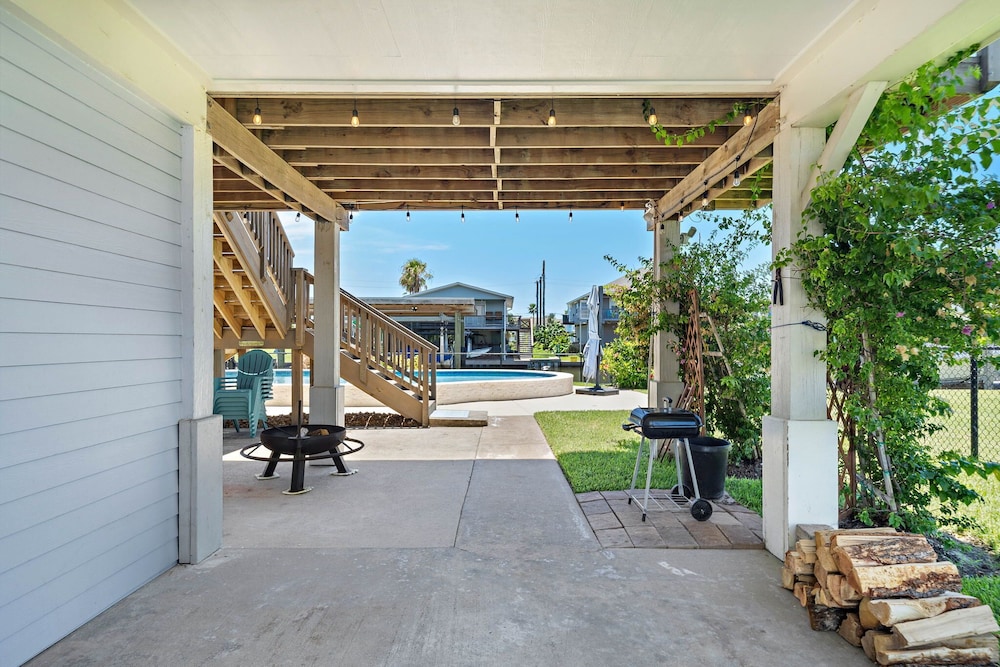 Purple Pelican Paradise by Ryson Vacation Rentals