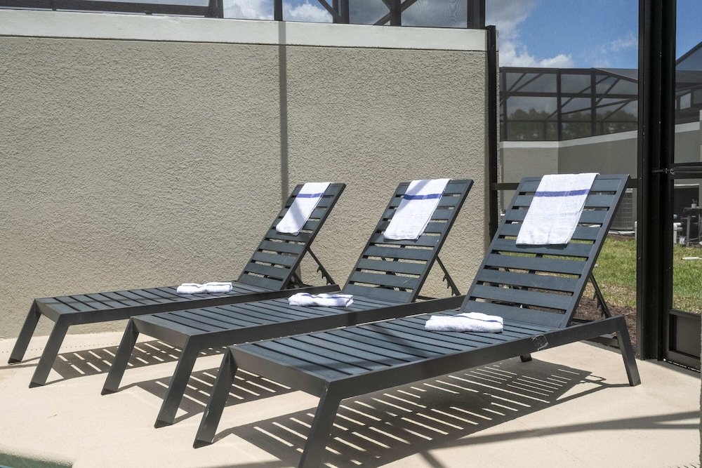 Fantastic 4 Bd W/ Pool @ Storey Lake Resort 2709