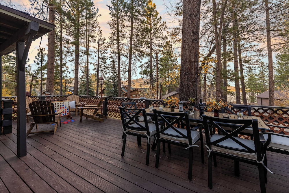Sleeps 23 2 Homes, Lakefront, Private Dock, Hot Tub, Game Room, Swingset, View