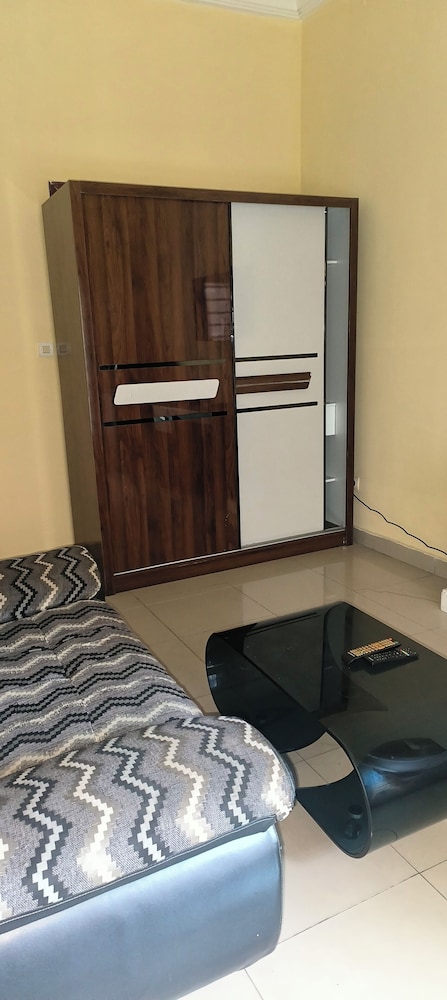 Serene 5-bedroom Apartment in Kinshasa's 10ème Rue Limete-résidentiel