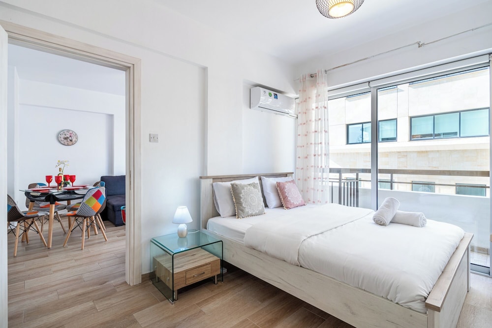 Berries 1-BR Apt in Larnaca