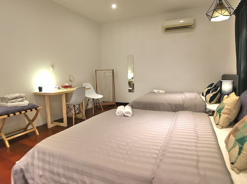 iBook8 Superior 1 Bedroom Gurney Suites by iBook Homestay