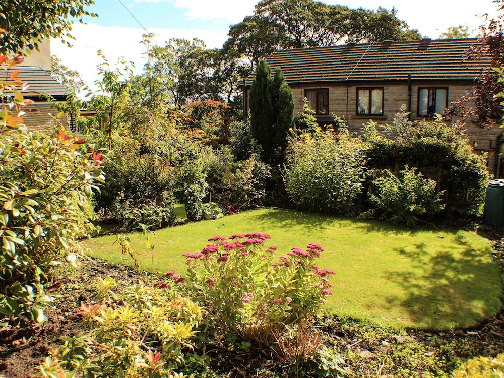 11 Lane End
