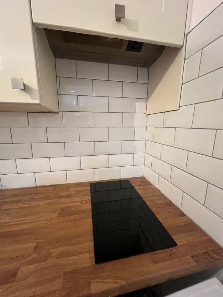 Cosy 1 Bed Retreat in Walsall - Wifi & Parking