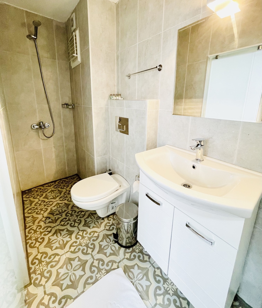 Qonaq Otel - Image 39