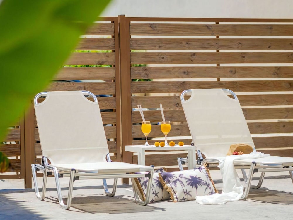 Nikos & Maria Studios
