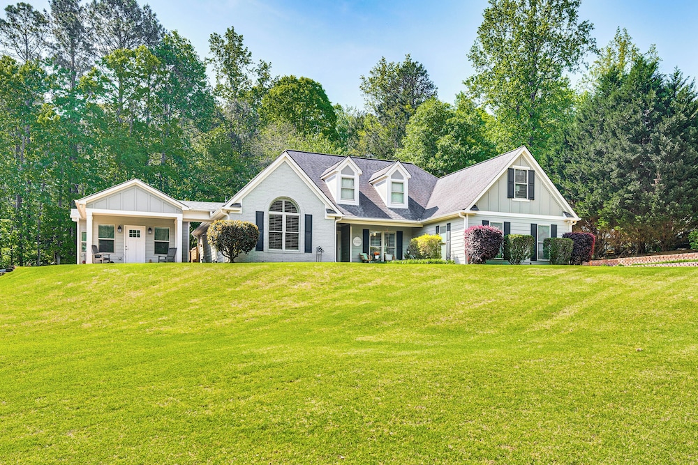 Outdoor Entertainment Area: Sharpsburg Home!