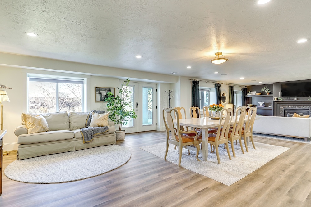 Private Pool & Hot Tub: Luxe Unit Near UTA Train!
