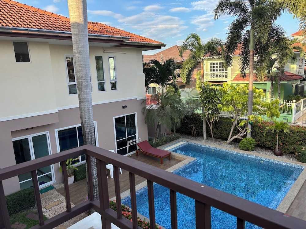 khun mai villa