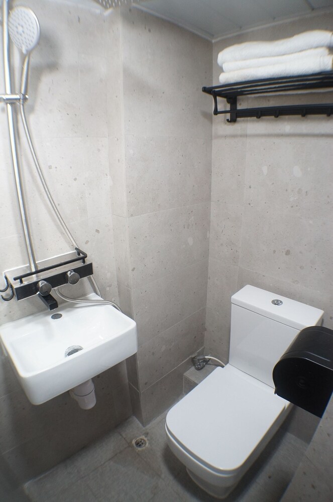 Tung Wo Guest House