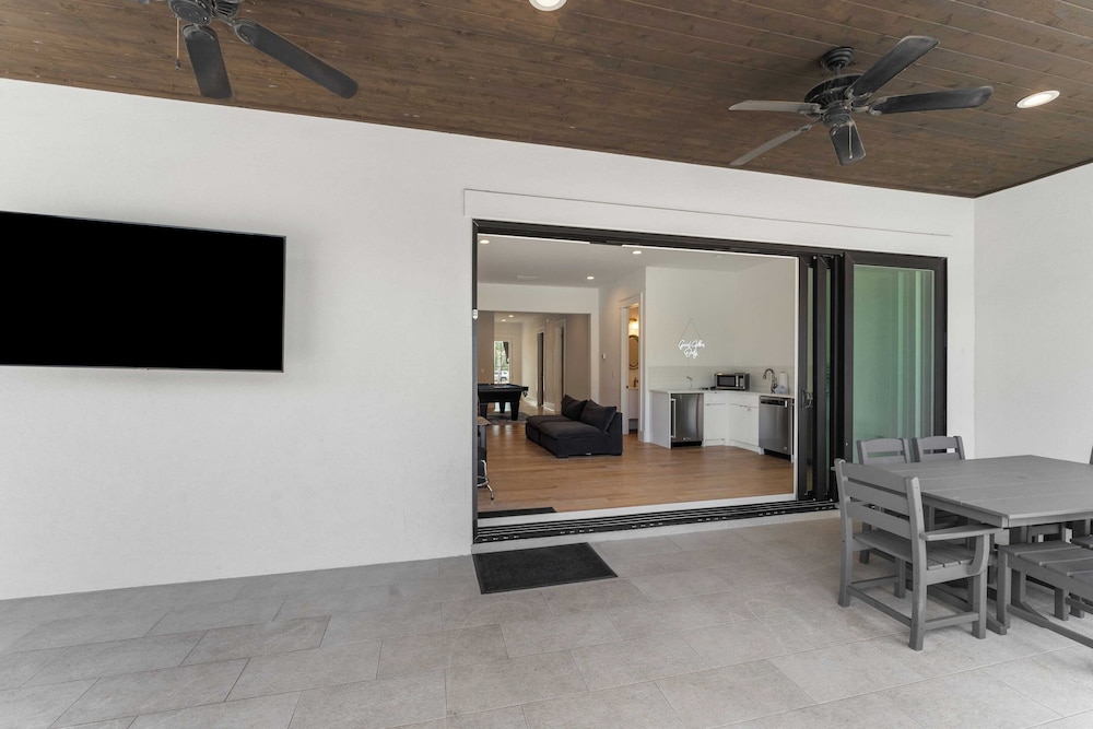 Walk to Beach + Pool, Hot Tub & Game Room 30A Ohana Grande by Avantstay