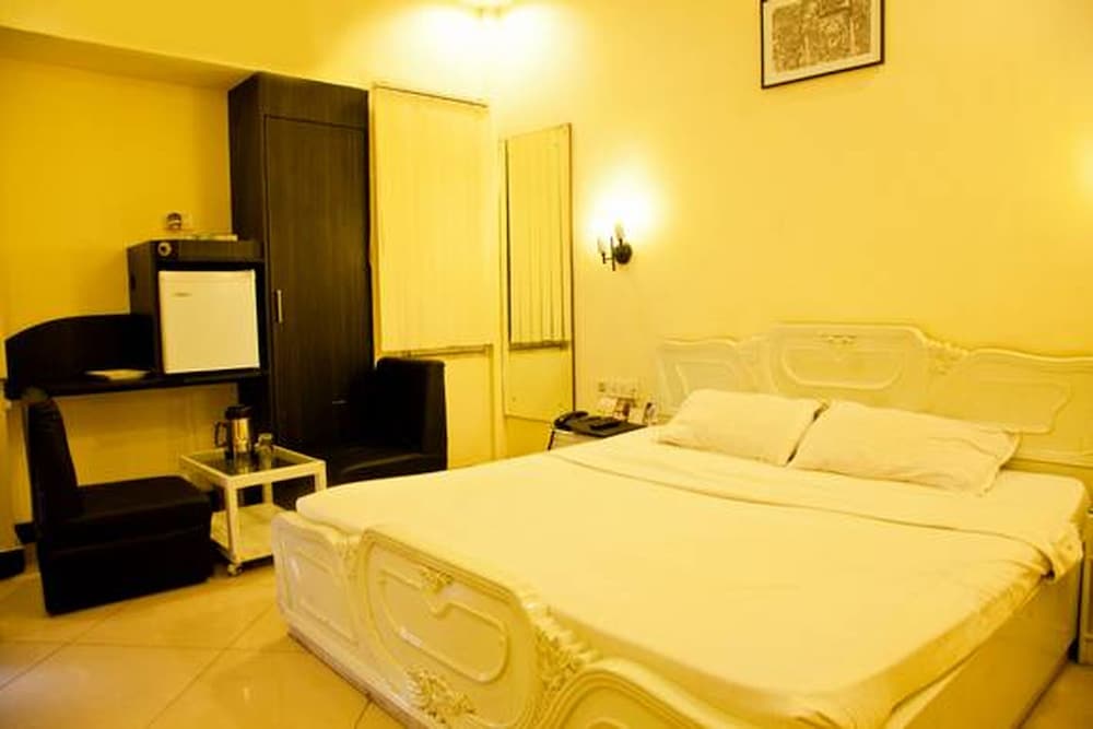 Hotel Sheela Towers view 3