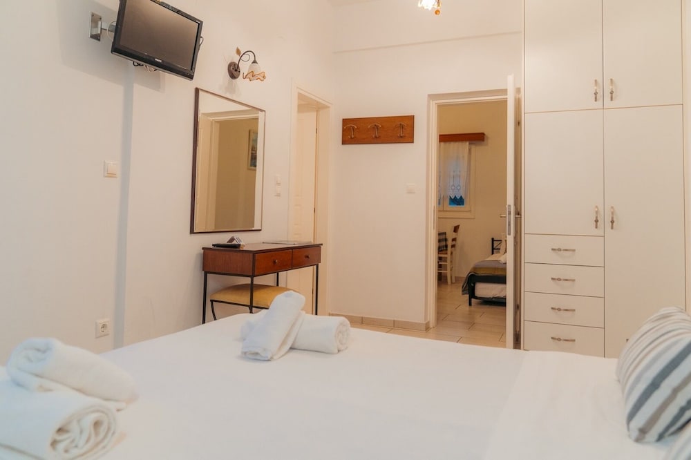 Rooms & Apartments Archontou