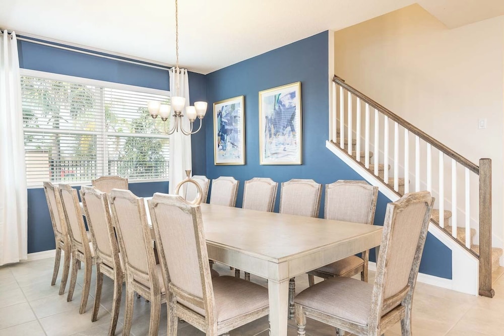 Spacious 9-bedroom Orlando vacation home
