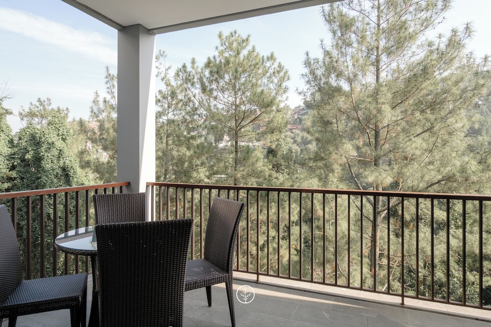 Magenta Hill View Villa 6 bedrooms with a private slide pool
