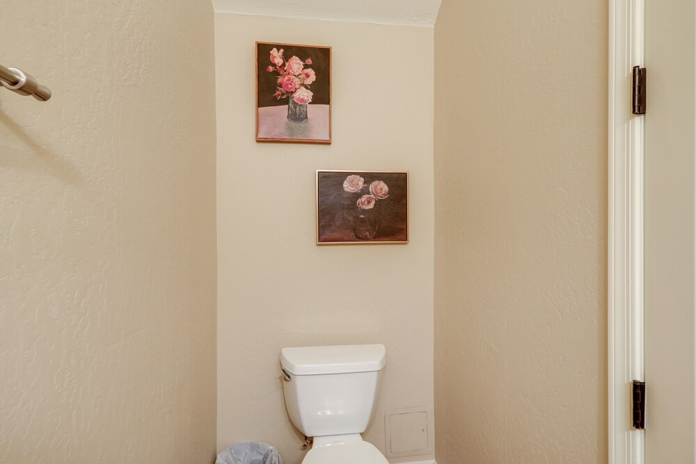 Tasteful Flagstaff Townhome w/ 2 Furnished Decks