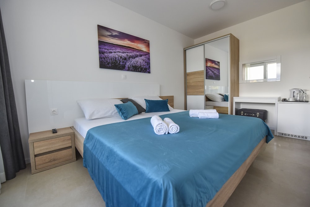 Pool Apartments & Rooms Mare view 3