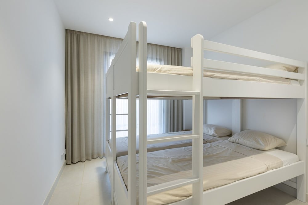 Exclusive Apartment With Garden in Higueron