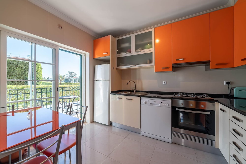 Lily Fabulous 1 BED APT With Roof Terrace Pool