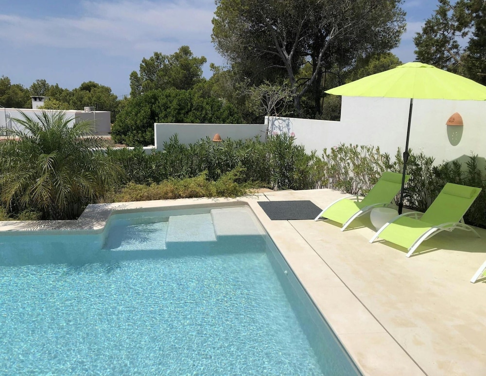 Hillside Villa Near Beaches