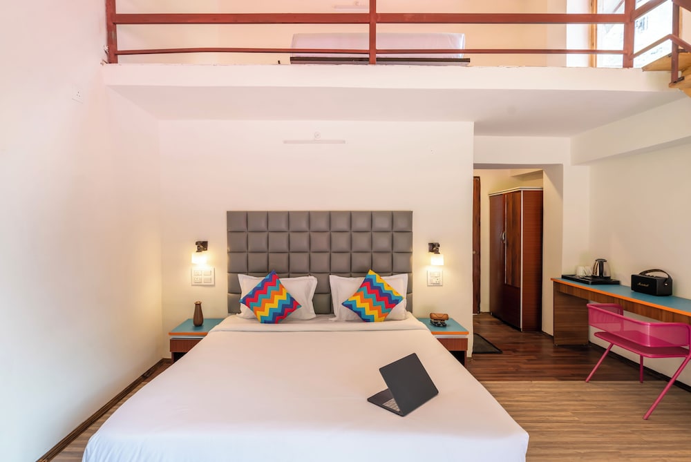 goSTOPS PLUS Kasol Manikaran Road, Bar and Hostel