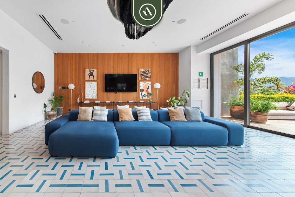 Oceanview Condo With Amazing Rooftop Pool - Gym