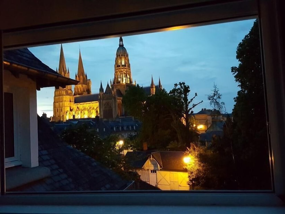Castel Bayeux Guesthouse