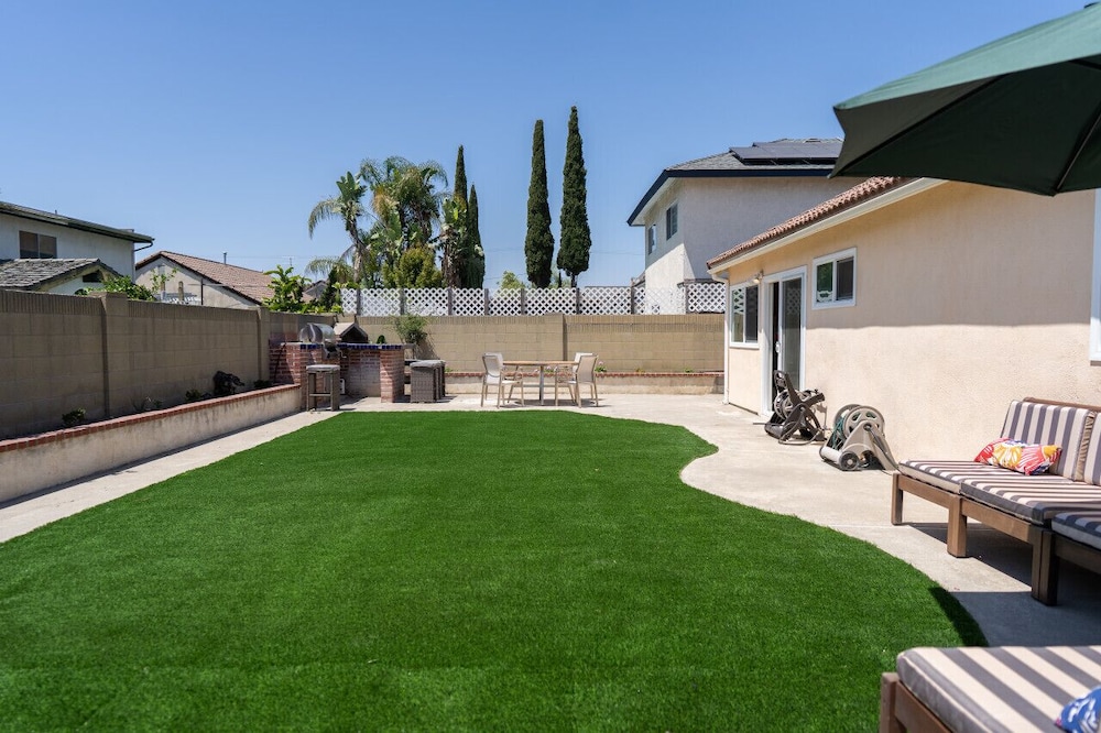 Spacious 4-bedroom Home With Large Yard AND Garage Near Knott S Berry Farm p67