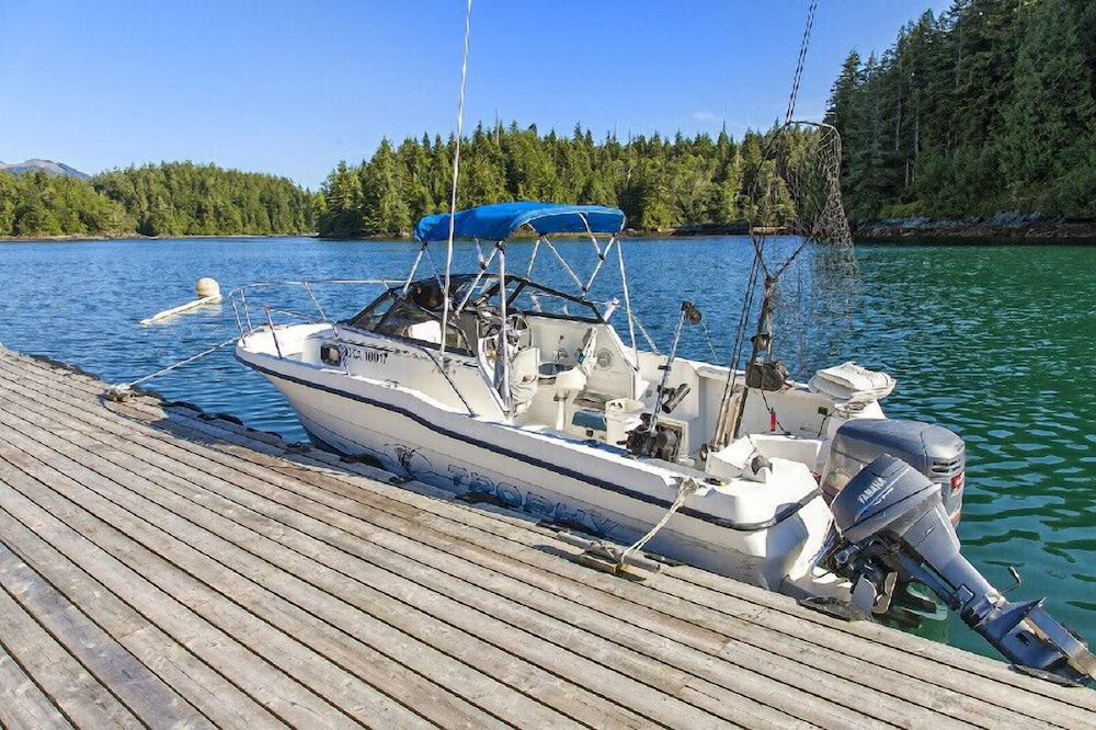 Nootka Island Lodge
