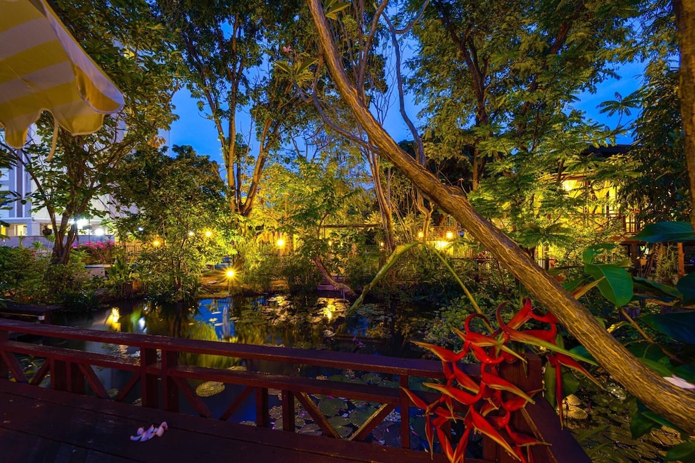 Fantastic Resort Near Town Location BS88