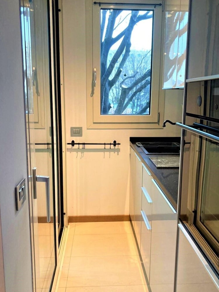 Borsa 1- Bright apartment with balcony