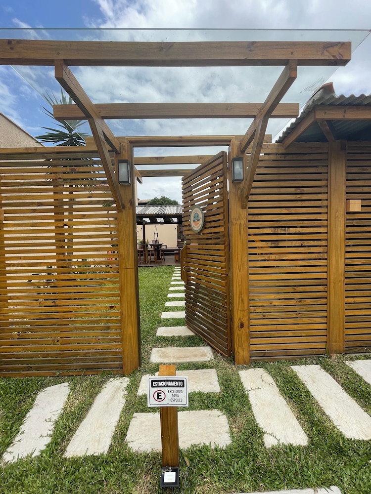 Shangri La Casas e Studios