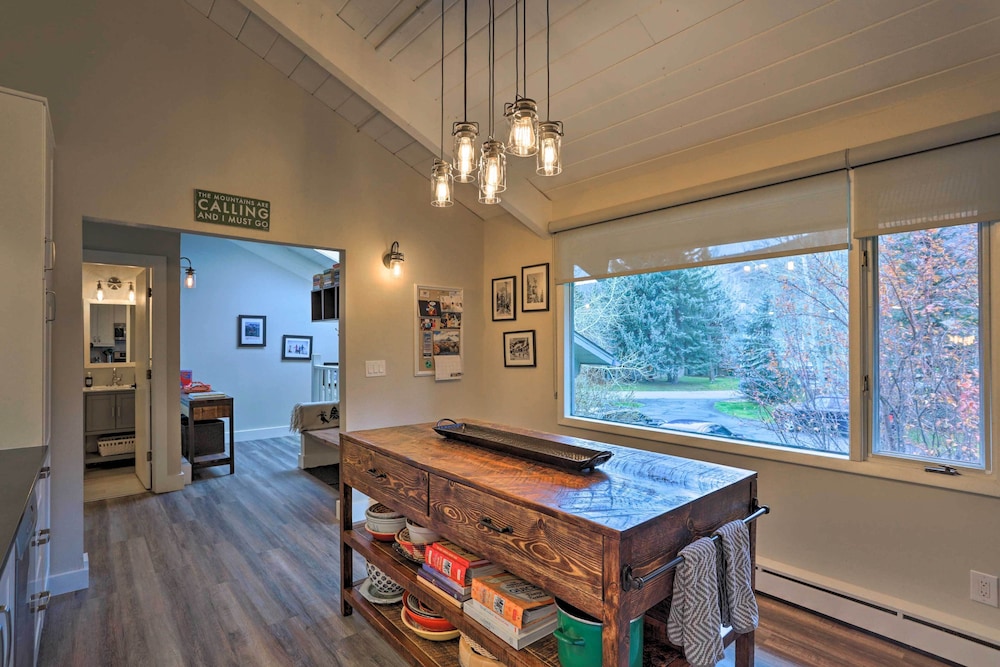 Modern Mountain Escape on Golf Course w/ Hot Tub! - Property Image 9