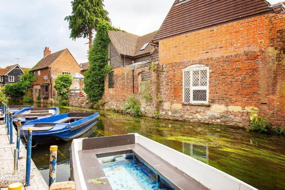 The Best Apartment in Canterbury view 5