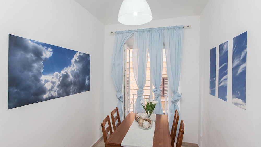 Rental in Rome Arenula Balcony