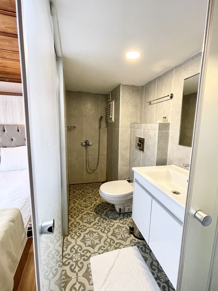 Qonaq Otel - Image 36