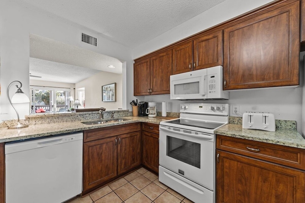 Windsor Court 11c 2 Bedroom Condo