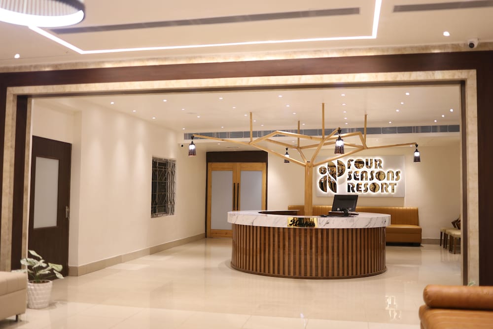Lobby & Reception
