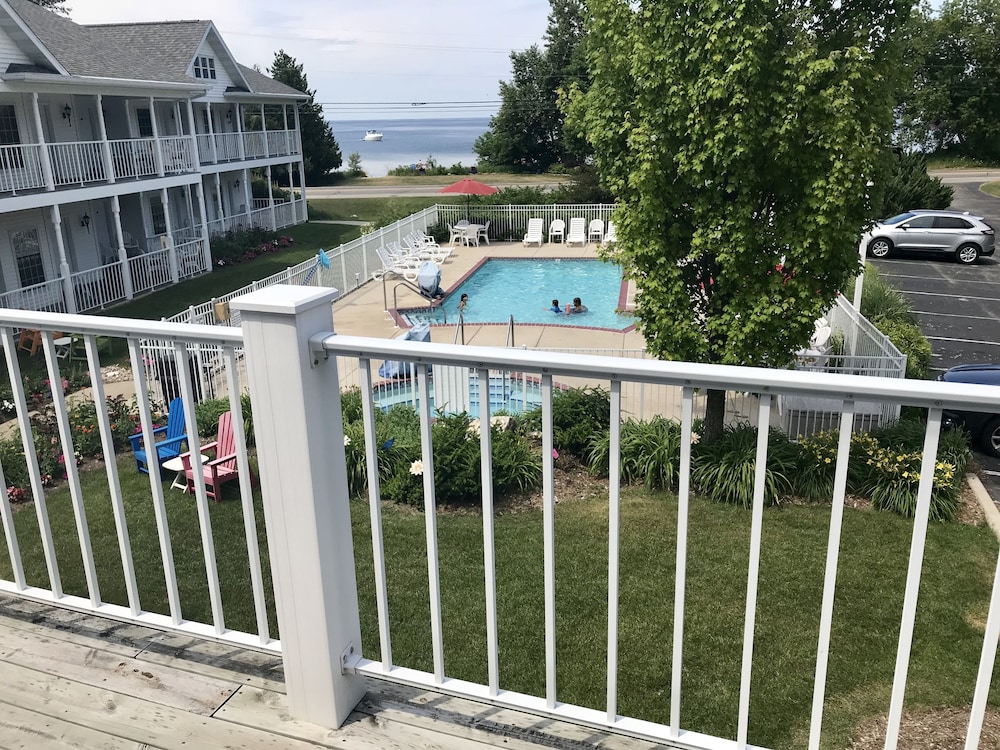 Bay Breeze Resort